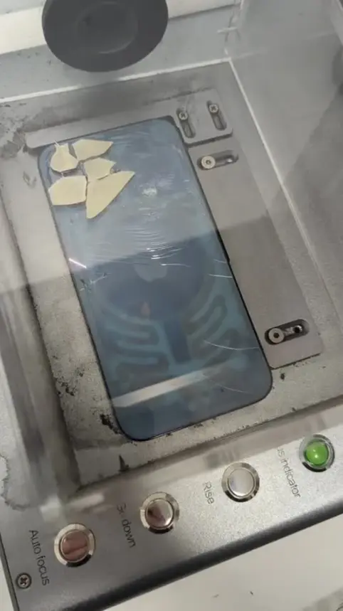 Laser removing cracked iPhone back glass